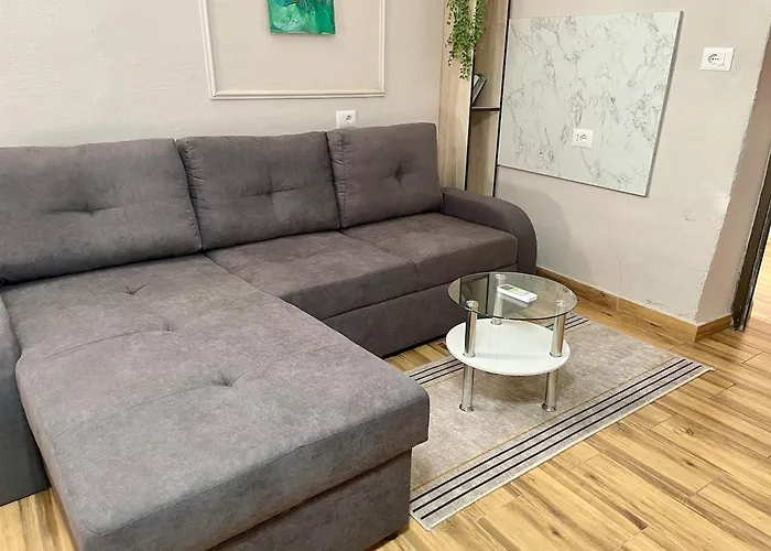 度假居 Quite And Modern 地拉那