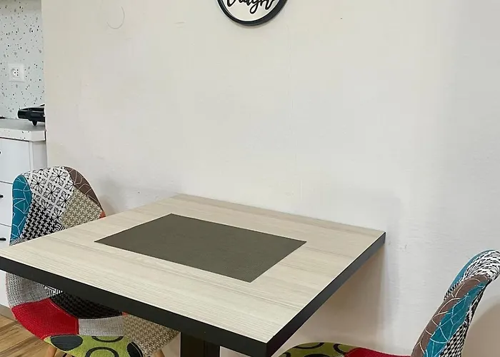 Quite And Modern * 地拉那